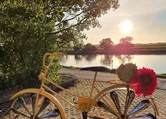 Gaestewohnung Elbblick - Reinkommen, Wohlfuehlen Und Den Ausblick Geniessen *
